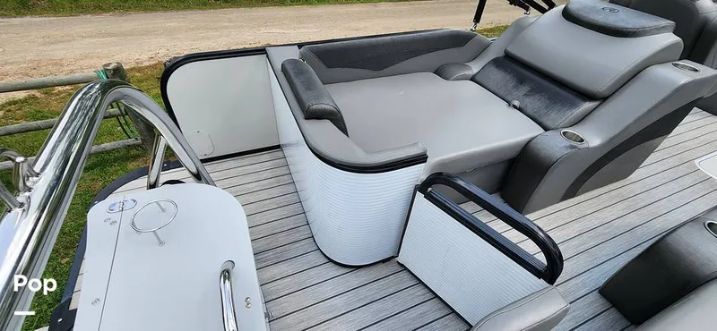 Slide: The Image of Avalon Catalina 2385 RL Saltwater Series 2020 - 15409553