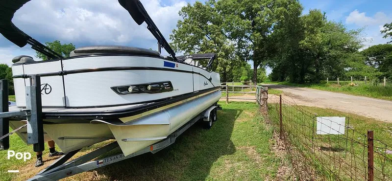 Slide: The Image of Avalon Catalina 2385 RL Saltwater Series 2020 - 15409511