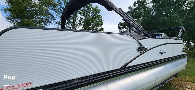 Slide: The Image of Avalon Catalina 2385 RL Saltwater Series 2020 - 15409592