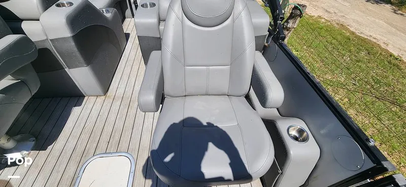 Slide: The Image of Avalon Catalina 2385 RL Saltwater Series 2020 - 15359641