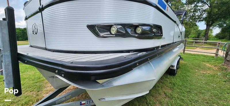 Slide: The Image of Avalon Catalina 2385 RL Saltwater Series 2020 - 15409498