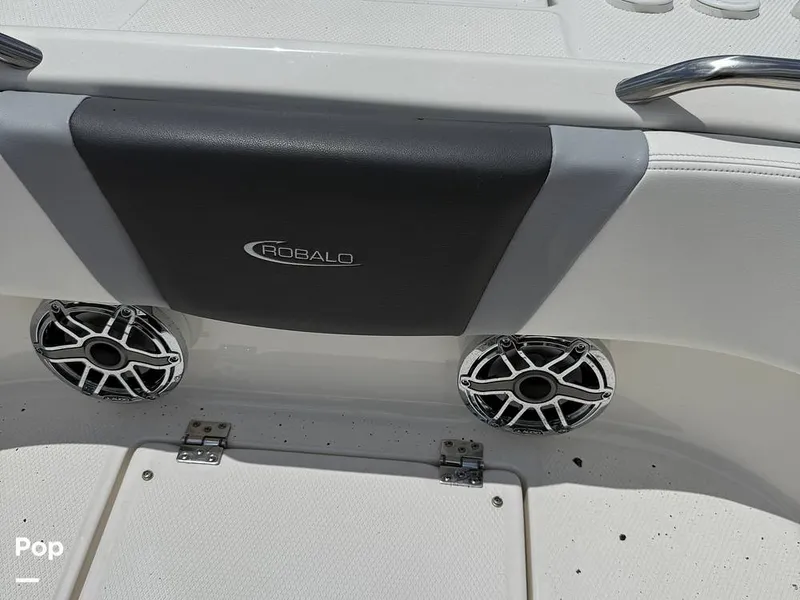 Slide: The Image of Robalo 272 2023 - 15389172