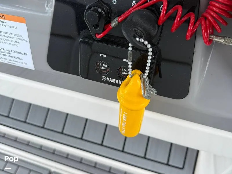 Slide: The Image of Robalo 272 2023 - 15390436