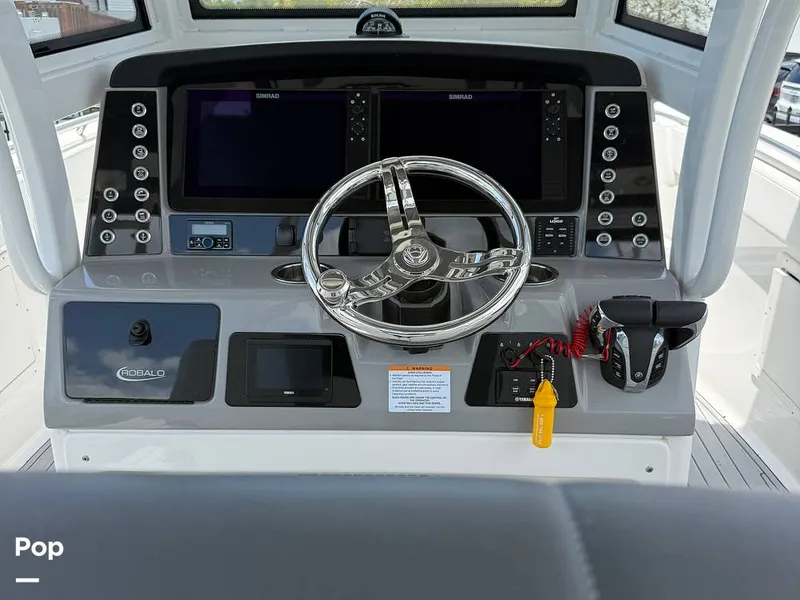 Slide: The Image of Robalo 272 2023 - 15390446