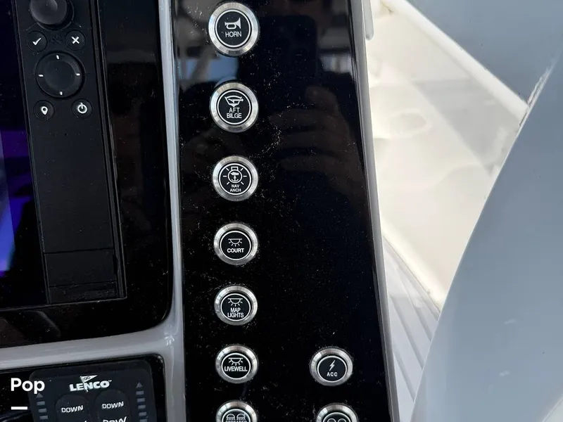 Slide: The Image of Robalo 272 2023 - 15390455