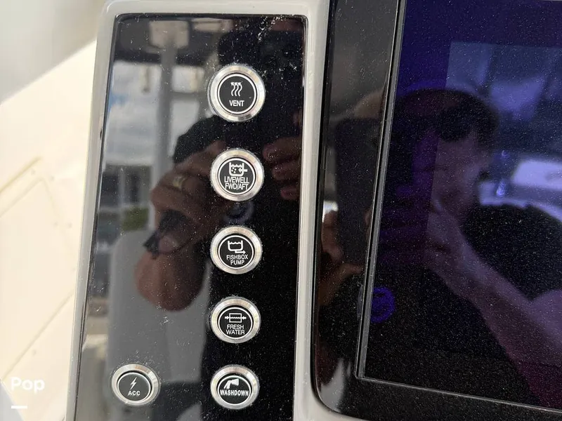 Slide: The Image of Robalo 272 2023 - 15390456