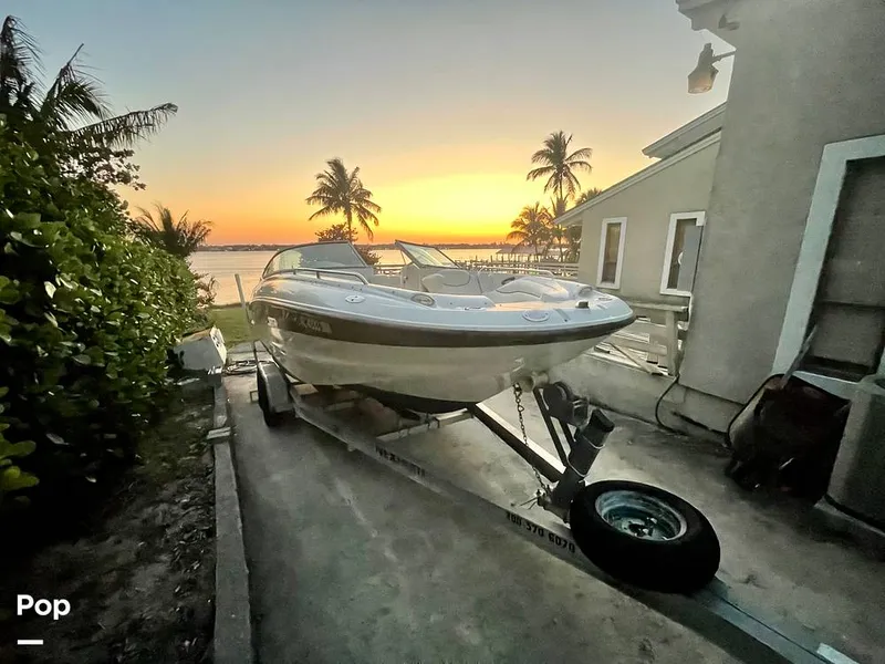 Slide: The Image of Crownline Boats 240 EX 2004 - 15368690