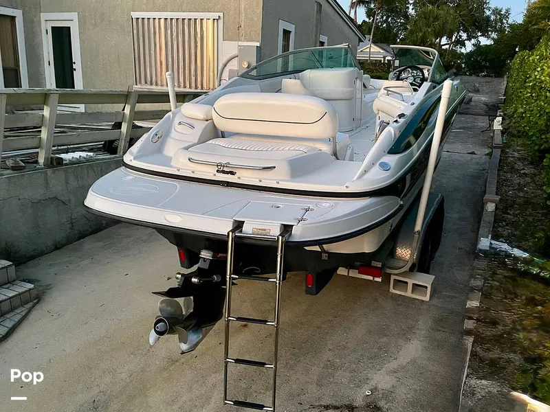 Slide: The Image of Crownline Boats 240 EX 2004 - 15368861