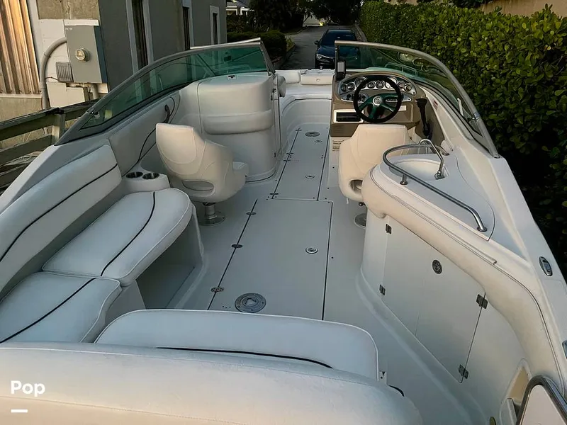 Slide: The Image of Crownline Boats 240 EX 2004 - 15368879