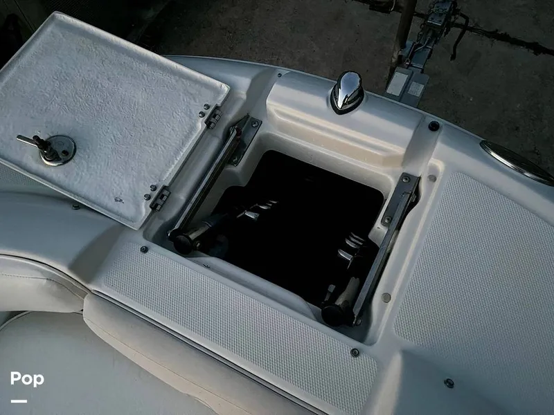 Slide: The Image of Crownline Boats 240 EX 2004 - 15368905