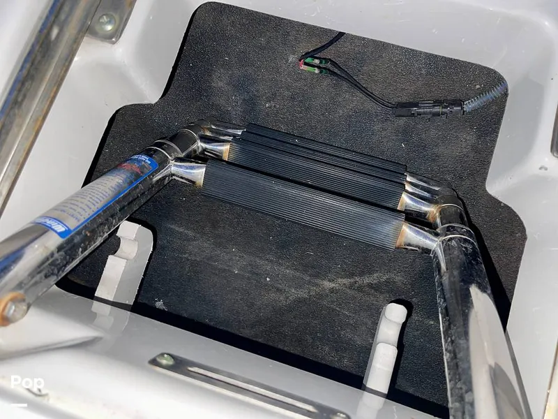 Slide: The Image of Crownline Boats 240 EX 2004 - 15368904