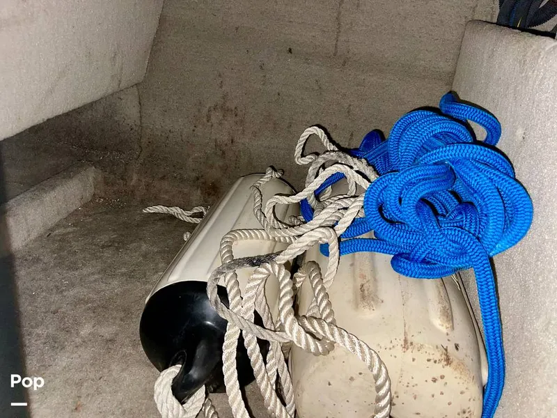 Slide: The Image of Crownline Boats 240 EX 2004 - 15368912