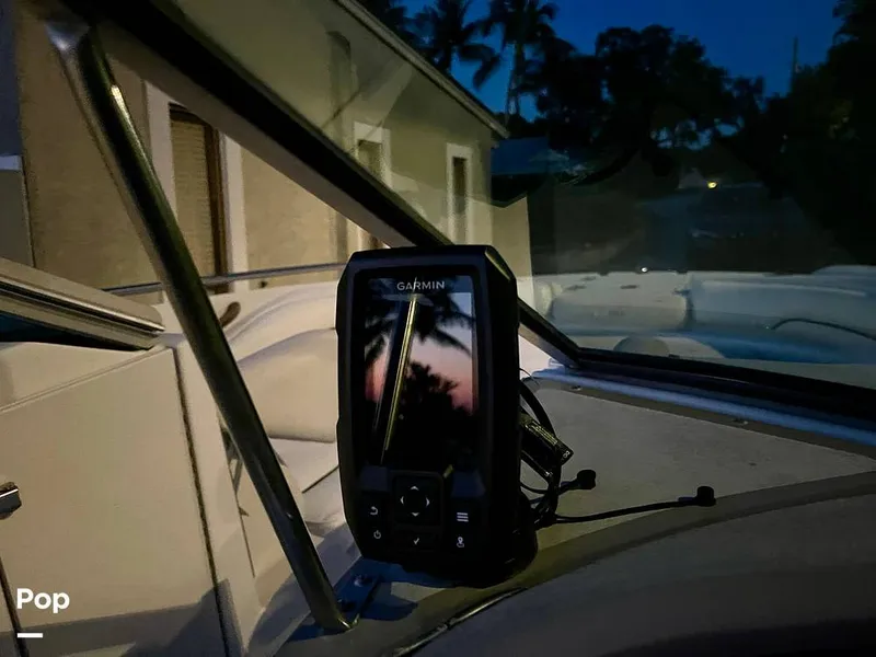 Slide: The Image of Crownline Boats 240 EX 2004 - 15368913