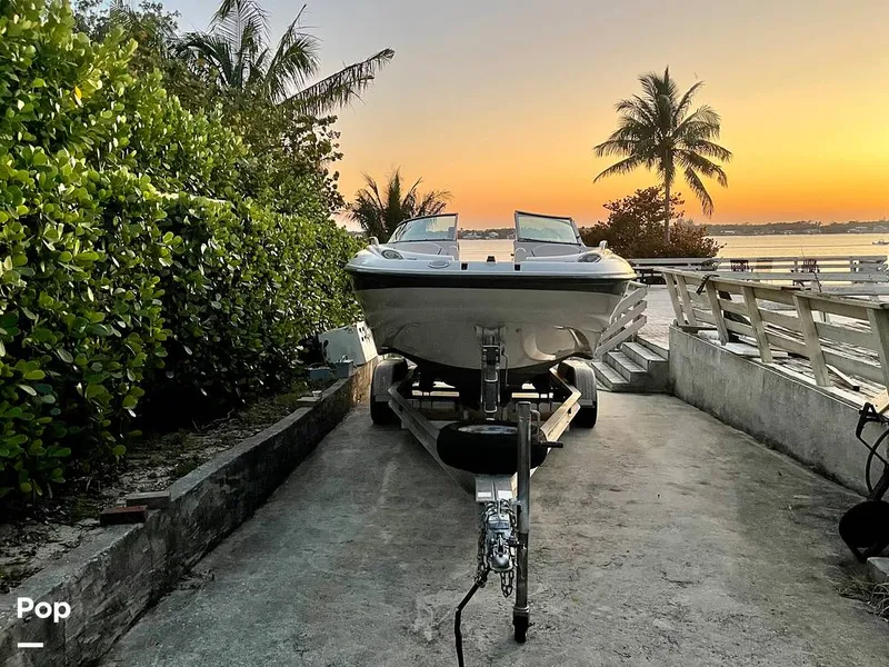 Slide: The Image of Crownline Boats 240 EX 2004 - 15368858