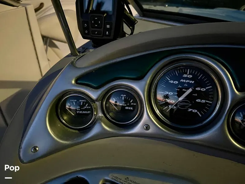 Slide: The Image of Crownline Boats 240 EX 2004 - 15368918