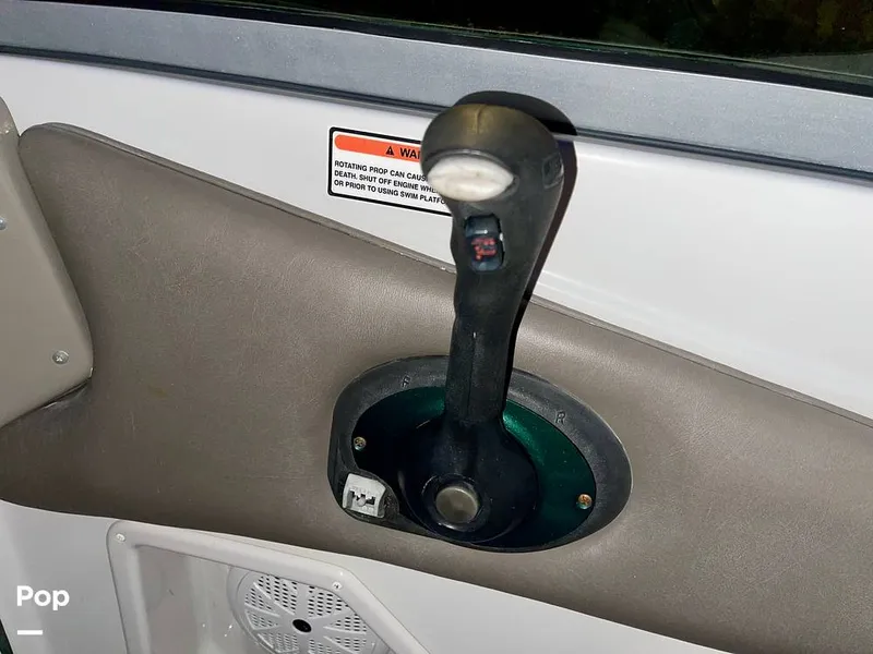 Slide: The Image of Crownline Boats 240 EX 2004 - 15368926