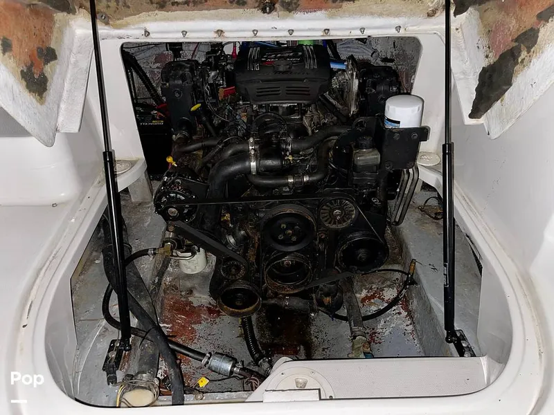 Slide: The Image of Crownline Boats 240 EX 2004 - 15368932