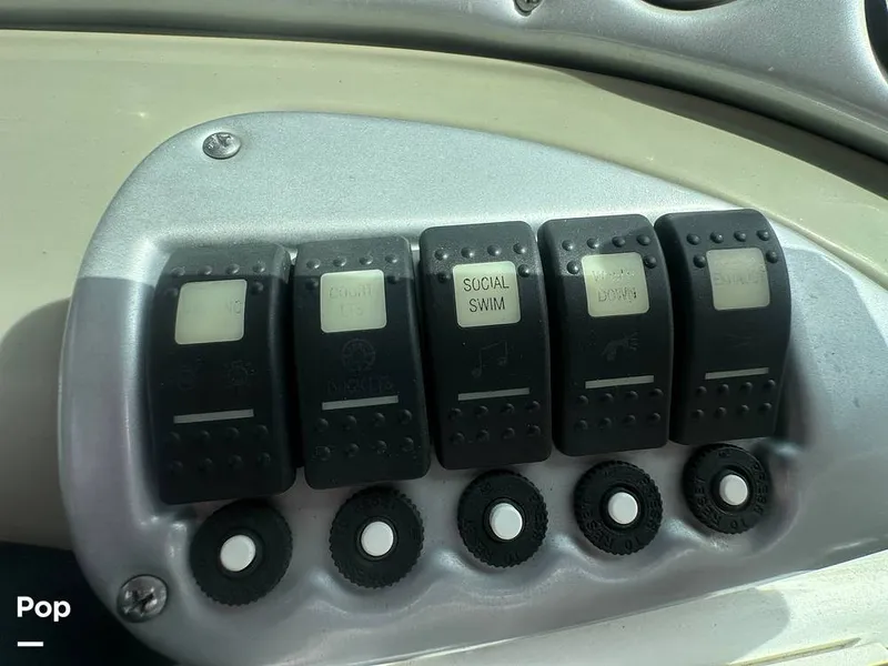 Slide: The Image of Crownline Boats 240 LS 2007 - 15383031