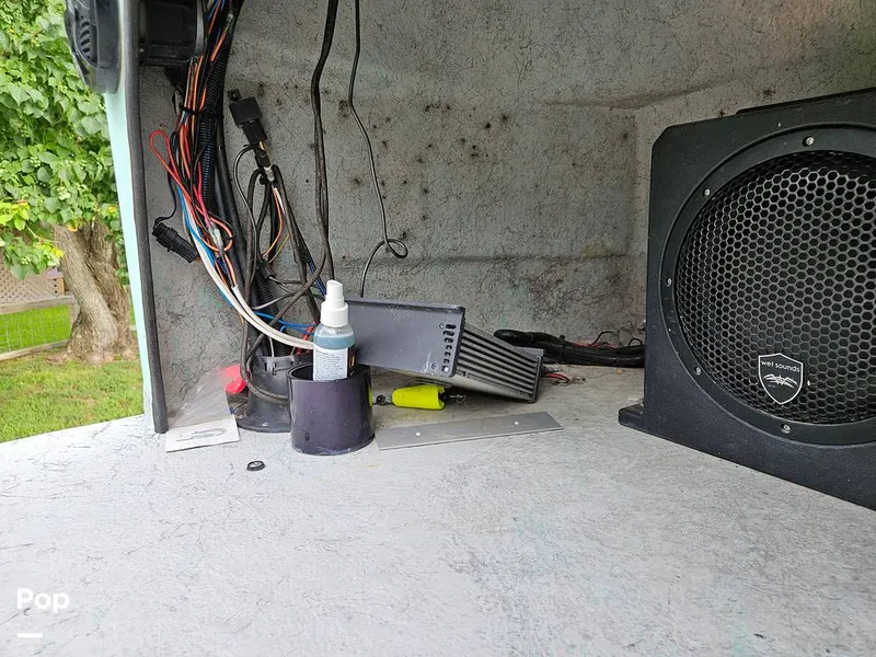 Slide: The Image of Wet Sound Speaker - 15624645