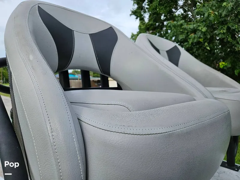 Slide: The Image of Captain's Chair - 15624646