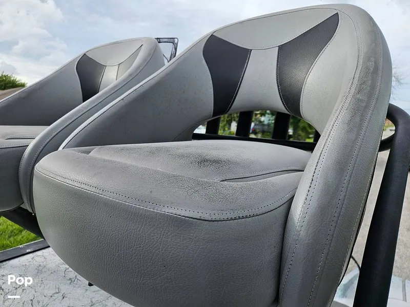 Slide: The Image of Captain's Chair - 15624647