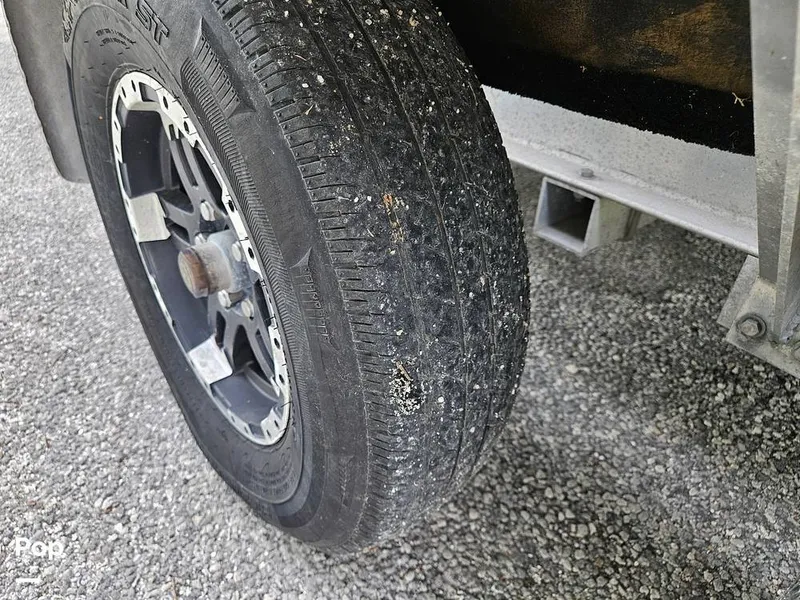 Slide: The Image of Tires - 15624568