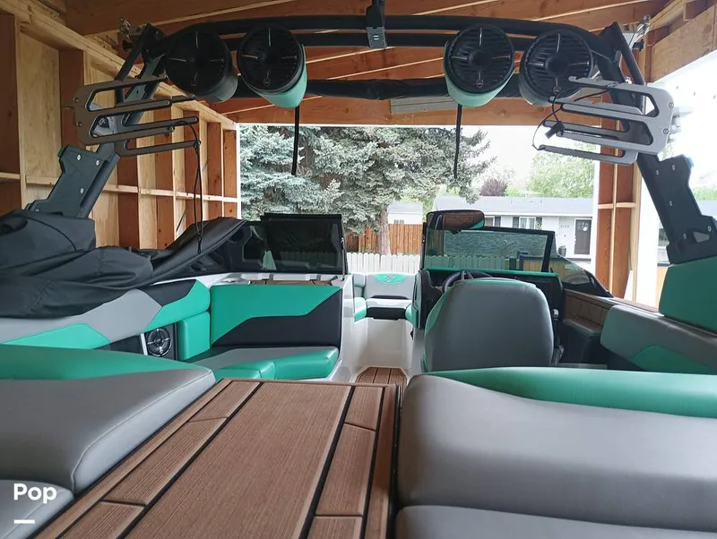 Slide: The Image of Cockpit Seating - 15450124