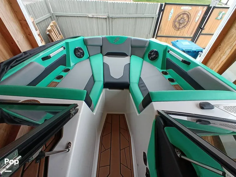 Slide: The Image of Bow Seating - 15459601