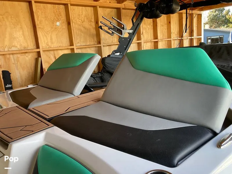 Slide: The Image of Engine Cover Seating - 16135143