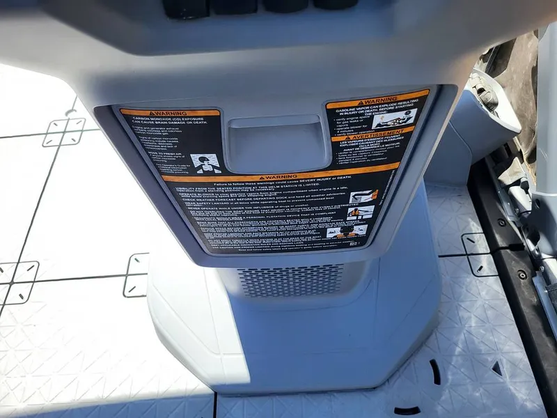 Slide: The Image of Sea-Doo Switch Sport 21 2022 - 15418903