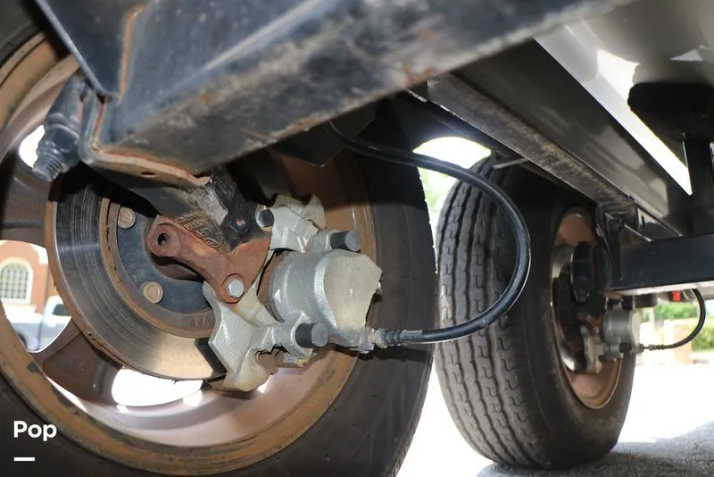 Slide: The Image of Disc Brakes On Both Axles - 15425445