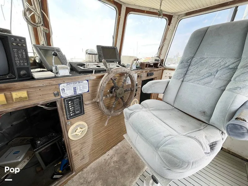 Slide: The Image of Captain's Chair - 15391473