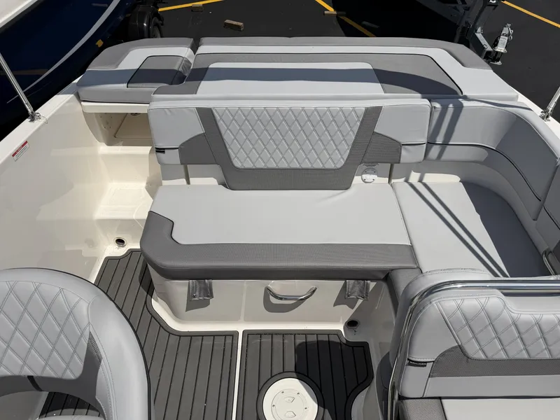 Slide: The Image of Bayliner VR5 2025 - 3