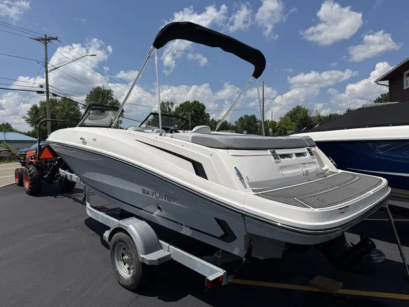 The Image of Bayliner VR5 2025 - 0