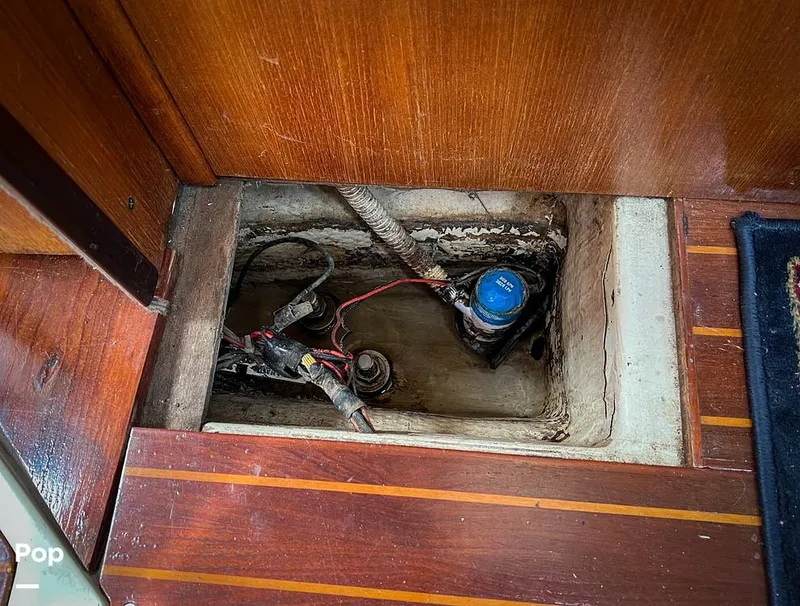 Slide: The Image of Hunter 33.5 1988 - 15557747