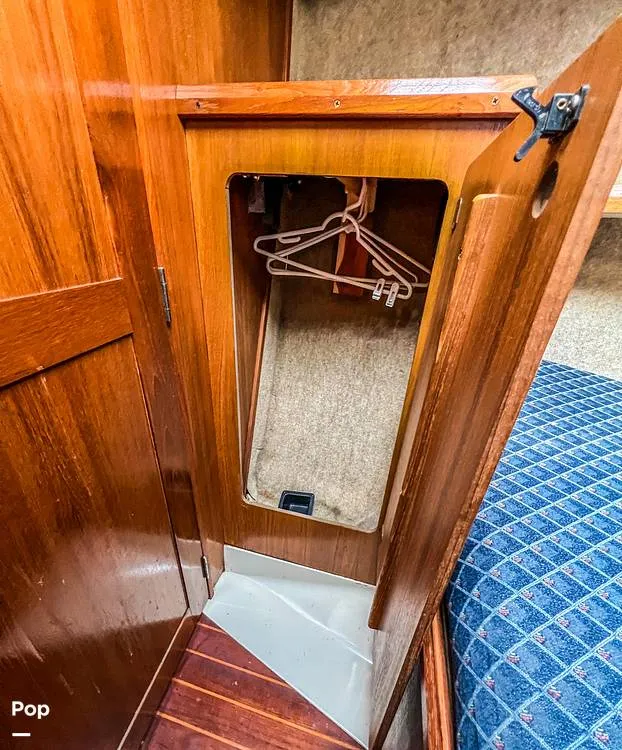 Slide: The Image of Hunter 33.5 1988 - 15557756