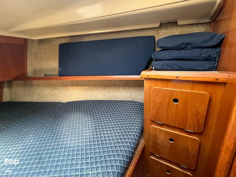 Slide: The Image of Hunter 33.5 1988 - 15557758