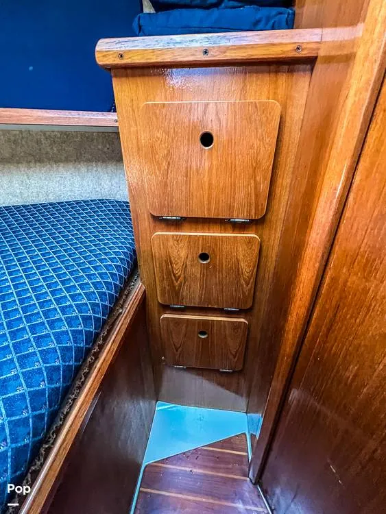 Slide: The Image of Hunter 33.5 1988 - 15557733