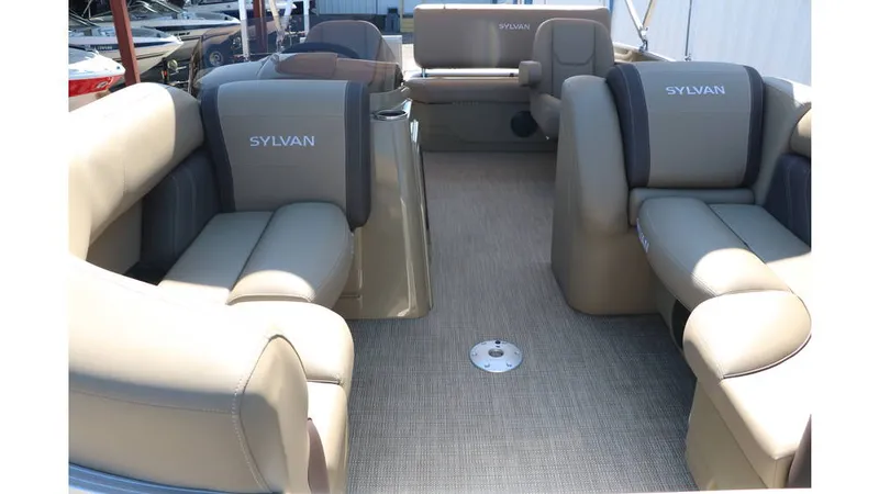 Slide: The Image of Sylvan Mirage 820 CLZ DH 2025 - 16