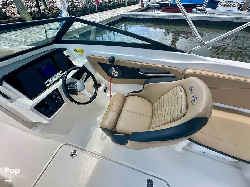 Slide: The Image of Captain's Chair - 15550613