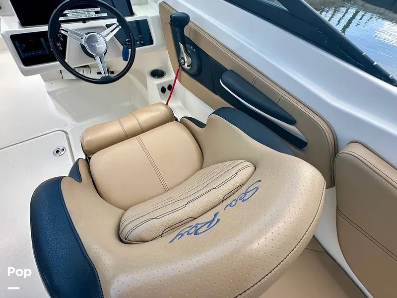 Slide: The Image of Captain's Chair - 15550651