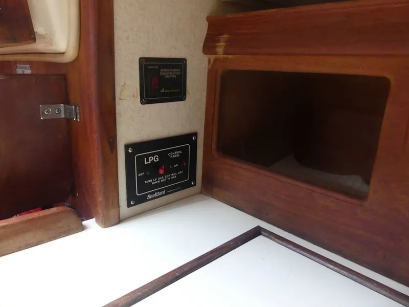 Slide: The Image of Island Packet 31 1987 - 15427412