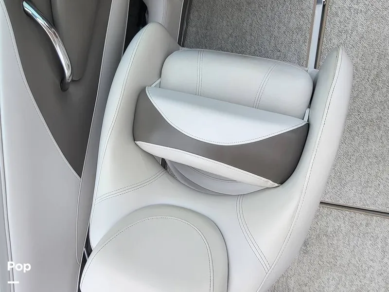 Slide: The Image of Crownline Boats 21SS 2012 - 15433399