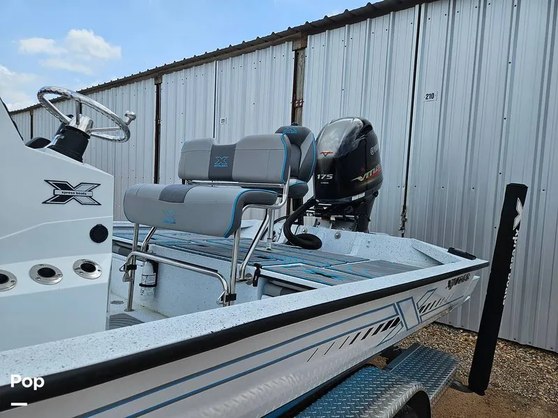 Slide: The Image of Center Console W/engine - 15418042