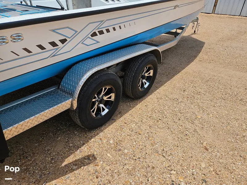 Slide: The Image of Tires/wheels Starboard Side - 15418067