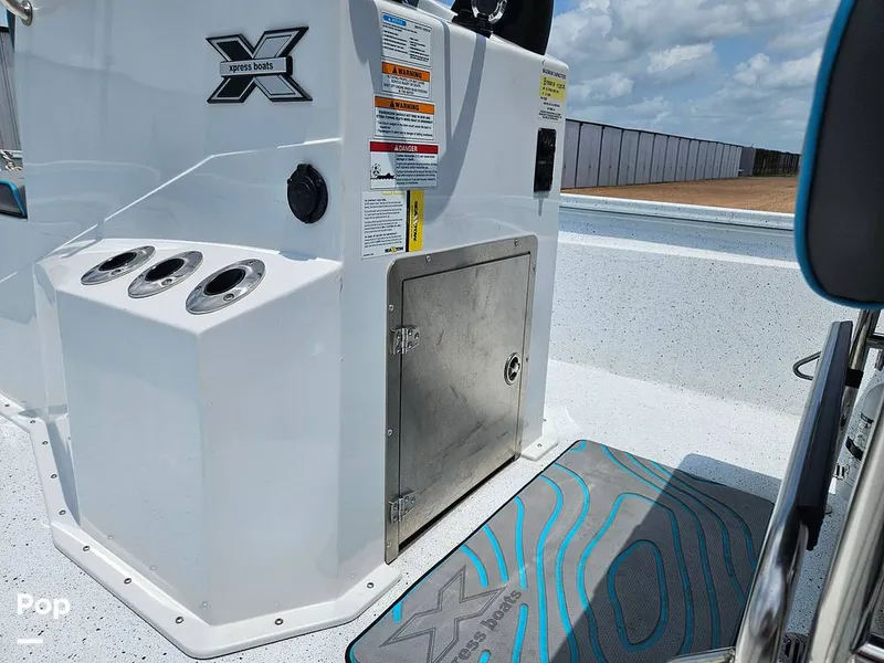 Slide: The Image of Center Console W/storage - 15418089