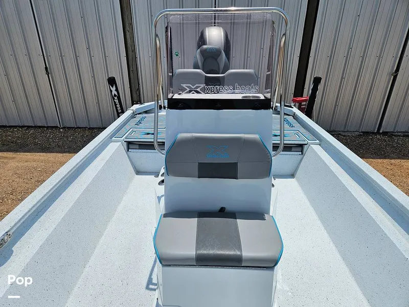 Slide: The Image of Center Console W/storage - 15418104