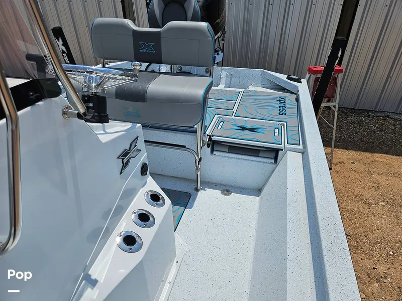 Slide: The Image of Center Console/rod Holders - 15418105