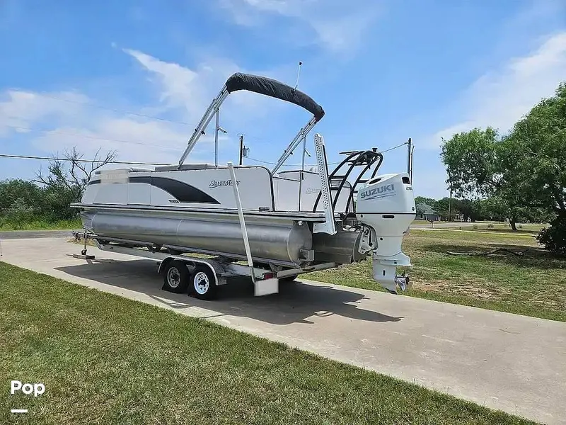 Slide: The Image of Stern/suzuki 200 Engine - 15479444