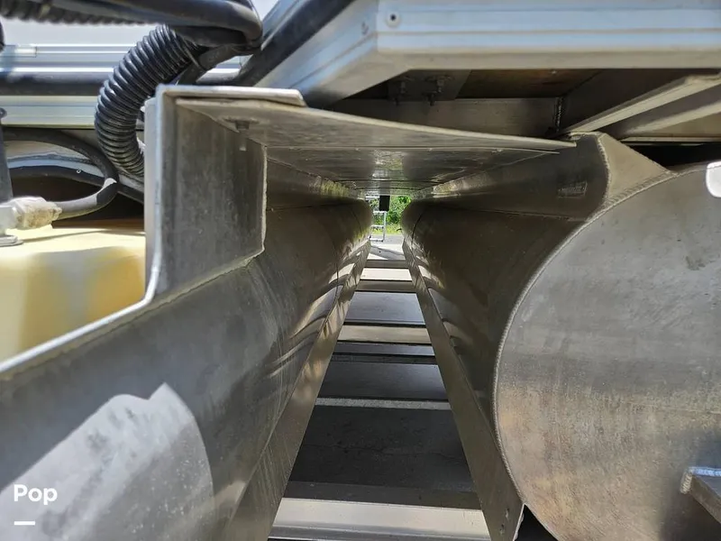 Slide: The Image of Pontoon On Trailer - 15420476